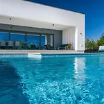 Polei Villa *