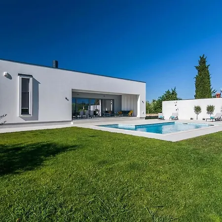 Polei Villa *